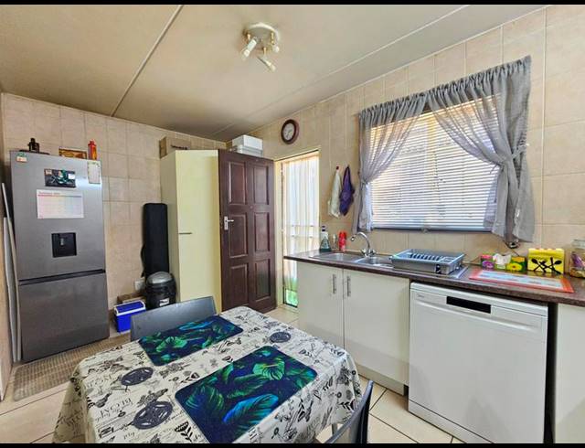 2 BEDROOM TOWNHOUSE FOR SALE IN ALLEN'S NEK